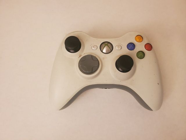 Microsoft Xbox 360 White Wireless Controller video game
