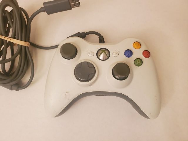 Microsoft Xbox 360 White Wired Controller video game