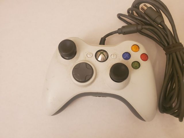 Microsoft Xbox 360 White Wired Controller video game
