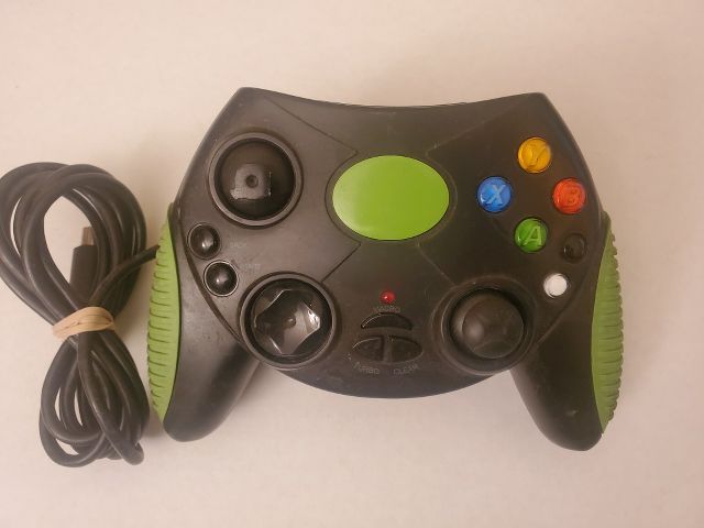 Microsoft Xbox Third Party Wired Controller (unknown brand) video game