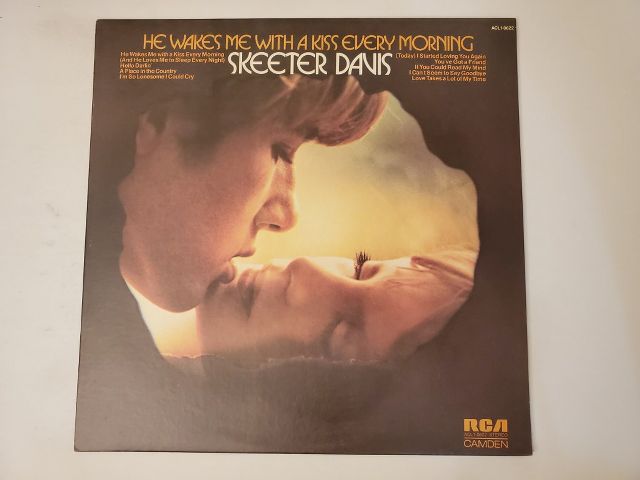 Skeeter Davis He Wakes Me with a Kiss Every Morning vinyl record